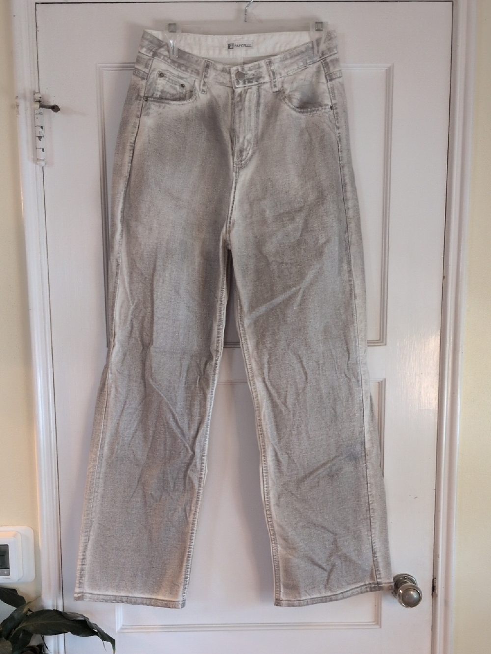 ✨ 4/$15 Paperlll Straight-Leg Jeans in Light Gray Wash